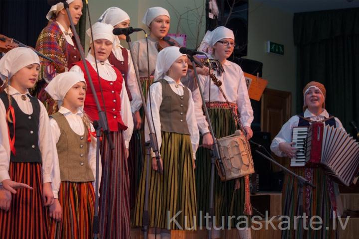 Folkloras kopa "Tarkšķi"